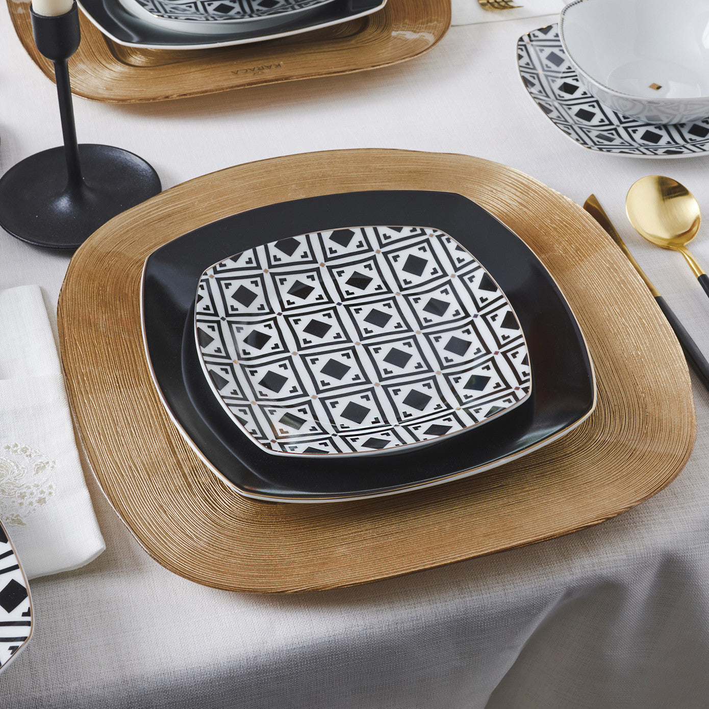 Monochrome, 24 Piese, Set de Vesela Pentru 6 persoane