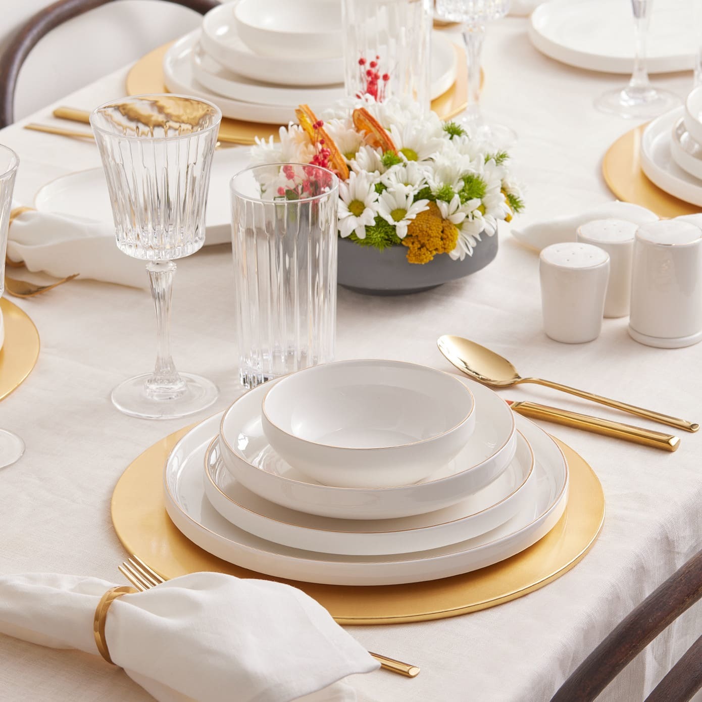 Streamline New Saturn, 59 Piece New Generation Bone Dinner Set for 12 People, White Gold